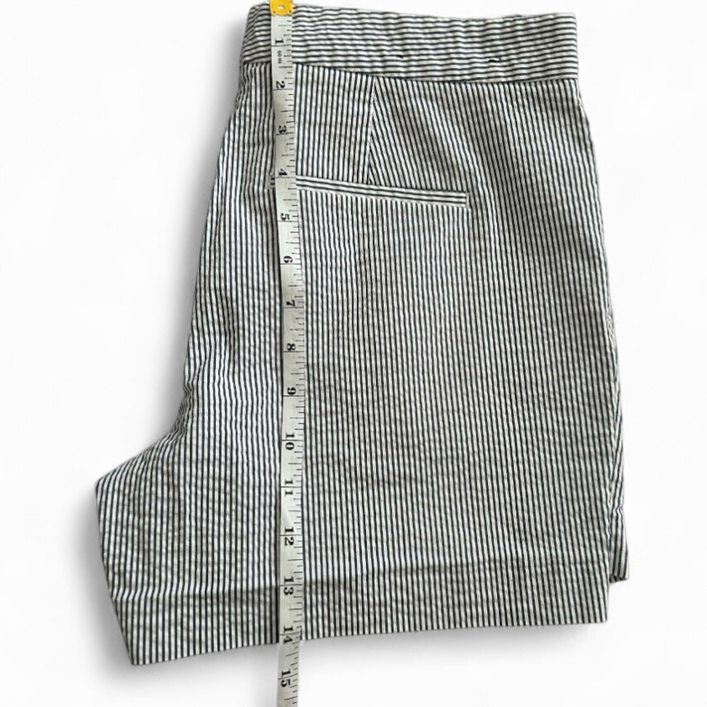 Ann Taylor Seersucker Shorts Tailored Design - Picture 3 of 10